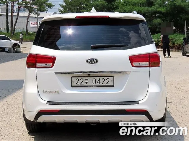 Kia Carnival 2016 thumb 8