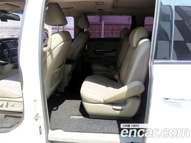 Kia Carnival 2016 thumb 11