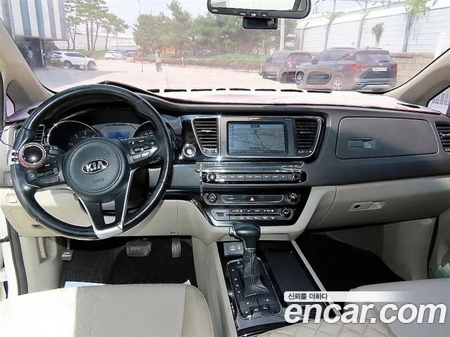 Kia Carnival 2016 thumb 6