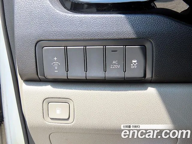 Kia Carnival 2016 thumb 12