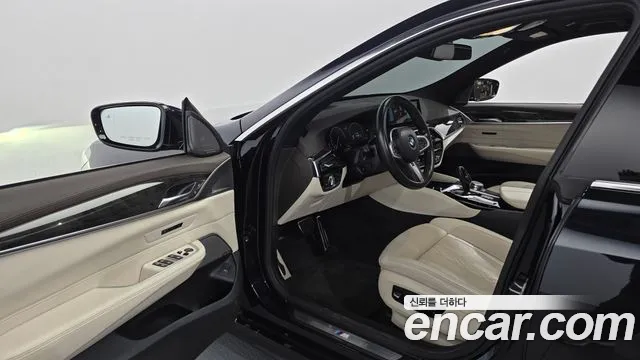 BMW 6 серии Gran Turismo 2018 thumb 10