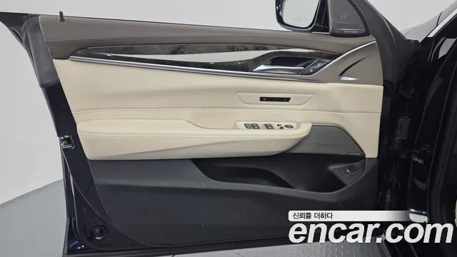 BMW 6 серии Gran Turismo 2018 thumb 7