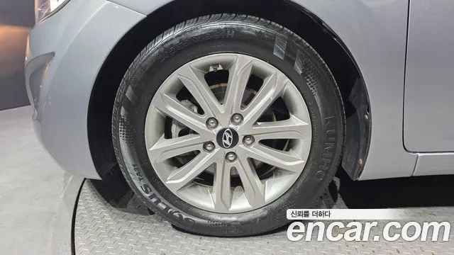 Hyundai Elantra 2015 thumb 3