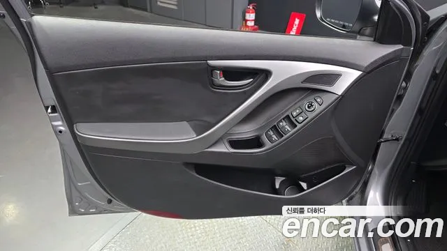 Hyundai Elantra 2015 thumb 12