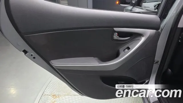 Hyundai Elantra 2015 thumb 9