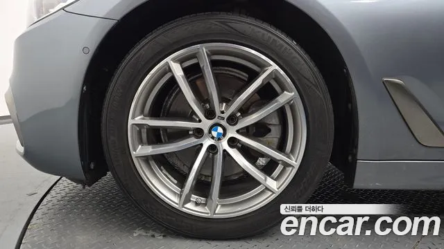 BMW 5 серии 2017 thumb 10