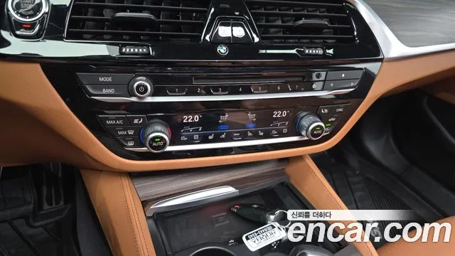 BMW 5 серии 2017 thumb 12