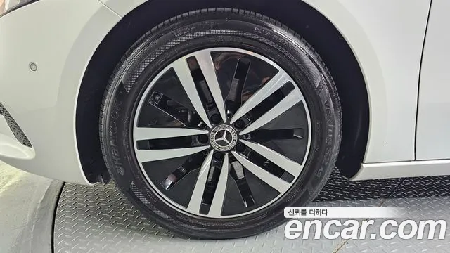 Mercedes-Benz A-Class 2022 thumb 4