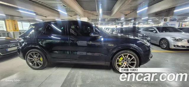 Porsche Cayenne 2021 thumb 4