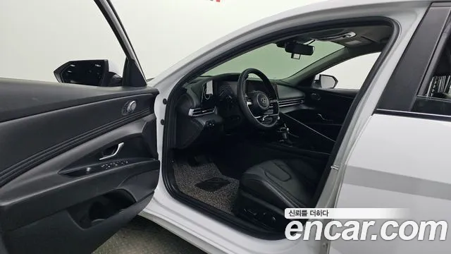 Hyundai Elantra 2022 thumb 4
