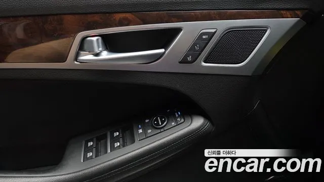 Hyundai Genesis 2016 thumb 3