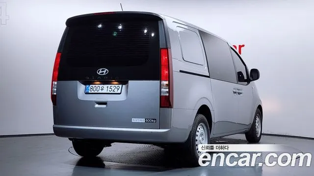 Hyundai Staria 2025 thumb 2