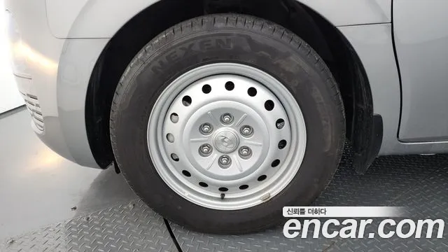 Hyundai Staria 2025 thumb 5
