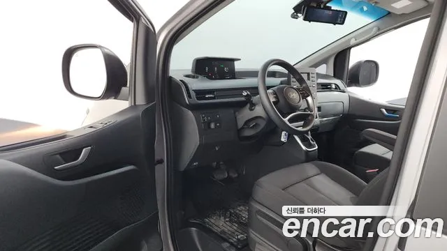 Hyundai Staria 2025 thumb 8