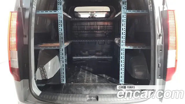 Hyundai Staria 2025 thumb 10