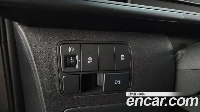 Hyundai Staria 2025 thumb 12