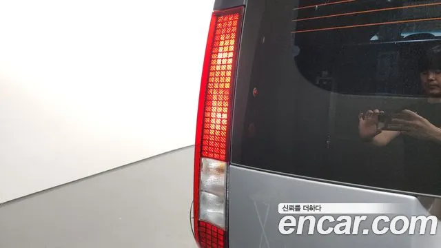 Hyundai Staria 2025 thumb 4