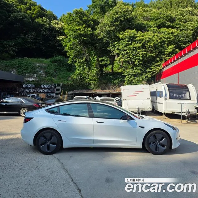 Tesla Model 3 2022 thumb 12