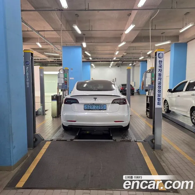 Tesla Model 3 2022 thumb 9