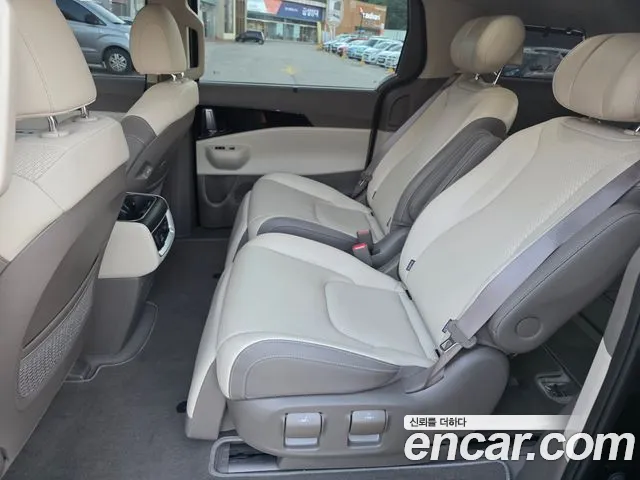 Kia Carnival 2024 thumb 5