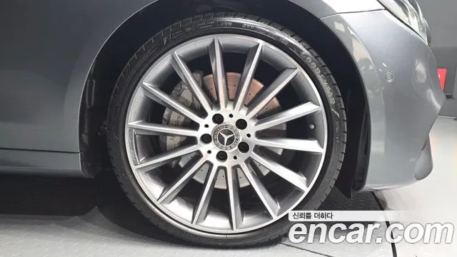 Mercedes-Benz E-Class 2019 thumb 8