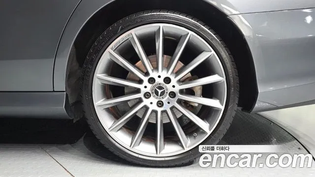 Mercedes-Benz E-Class 2019 thumb 6