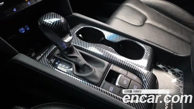 Hyundai Santa Fe 2018 thumb 2
