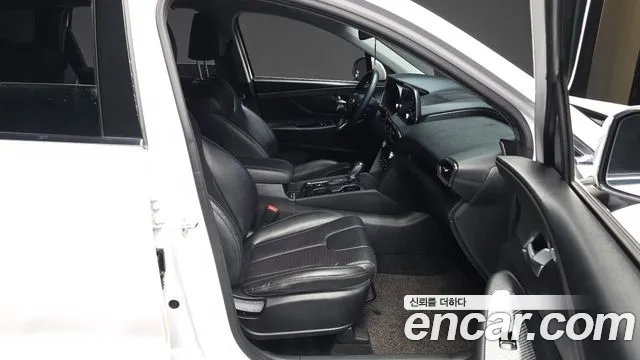 Hyundai Santa Fe 2018 thumb 3
