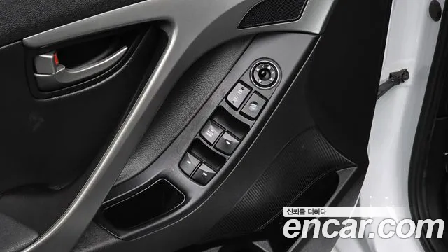 Hyundai Elantra 2015 thumb 4