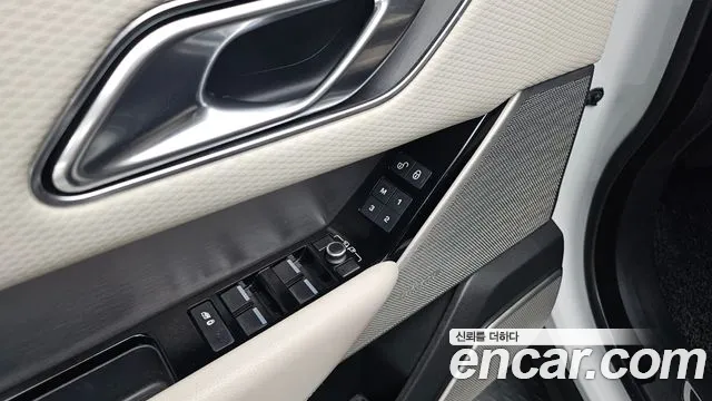 Land Rover Range Rover Velar 2018 thumb 10