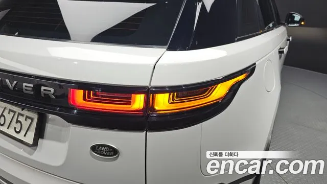 Land Rover Range Rover Velar 2018 thumb 3