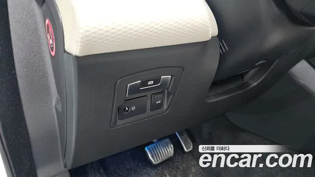 Land Rover Range Rover Velar 2018 thumb 6