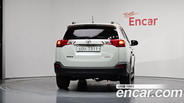 Toyota RAV4 2014 thumb 12