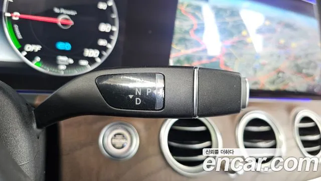 Mercedes-Benz E-Class 2019 thumb 10