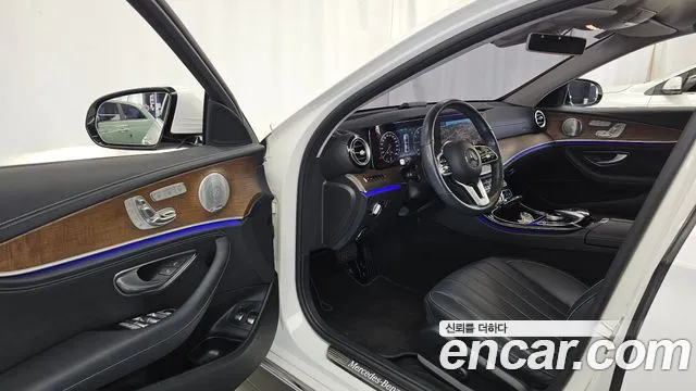 Mercedes-Benz E-Class 2019 thumb 4