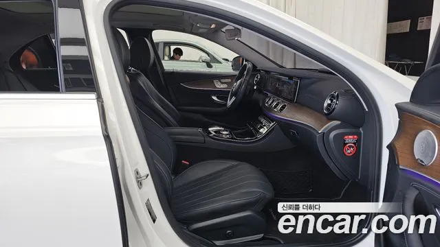 Mercedes-Benz E-Class 2019 thumb 11