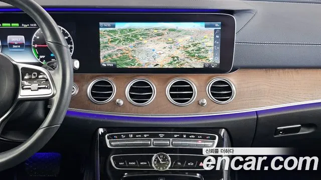 Mercedes-Benz E-Class 2019 thumb 9