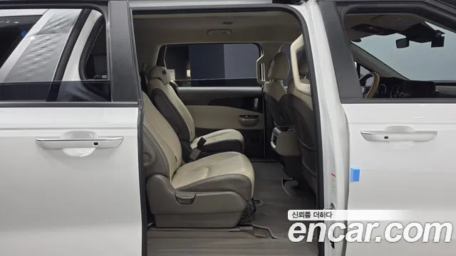 Kia Carnival 2021 thumb 4