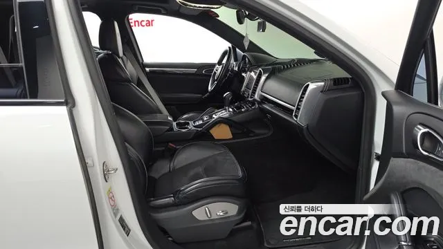 Porsche Cayenne 2017 thumb 3
