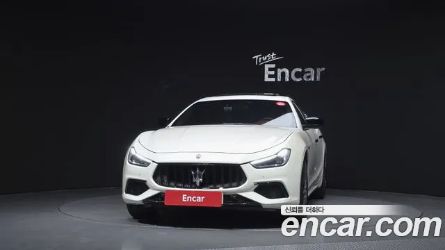 Maserati Ghibli 2015 thumb 6