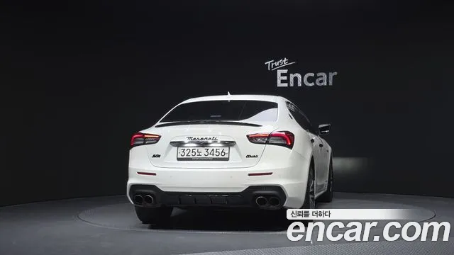 Maserati Ghibli 2015 thumb 2