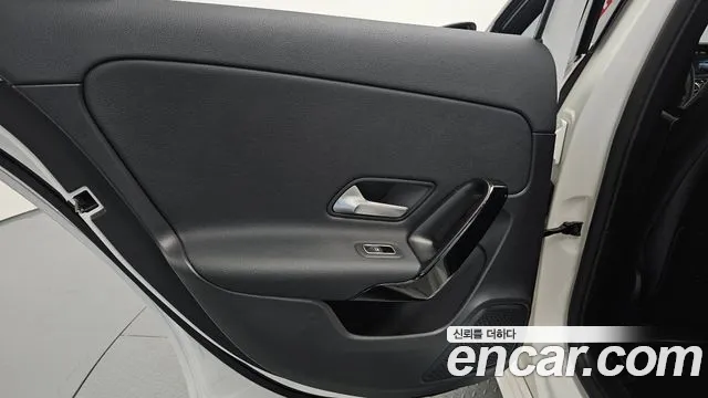 Mercedes-Benz A-Class 2020 thumb 12