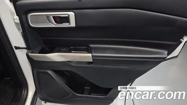 Ford Explorer 2022 thumb 9