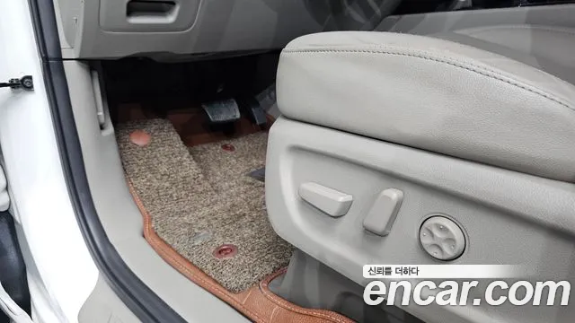 Kia Carnival 2018 thumb 5