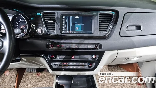 Kia Carnival 2018 thumb 3