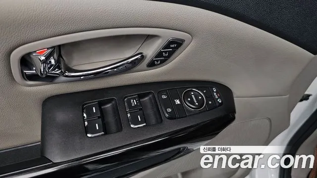 Kia Carnival 2018 thumb 4