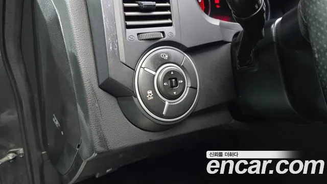 KGM Korando 2013 thumb 11