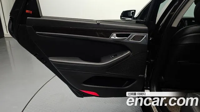 Genesis G80 2017 thumb 4