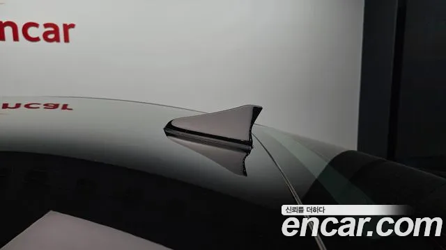 Genesis G80 2017 thumb 2