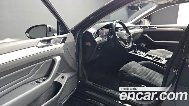 Volkswagen Passat GT 2021 thumb 3